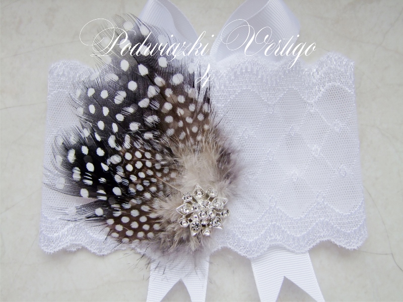 garter on white, elastic lace, with guinea fowl feathers