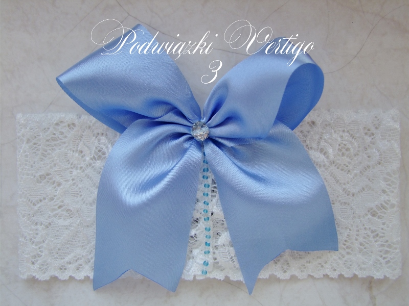 version with blue bow